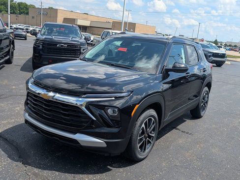 New 2026 Chevrolet TrailBlazer LT w/ Driver Confidence Package FWD image 3
