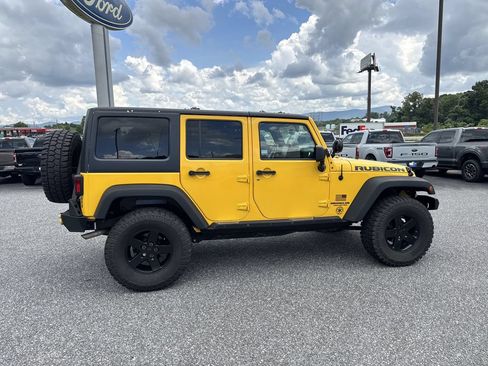 Used 2015 Jeep Wrangler Unlimited Rubicon w/ Connectivity Group AWD/4WD image 8