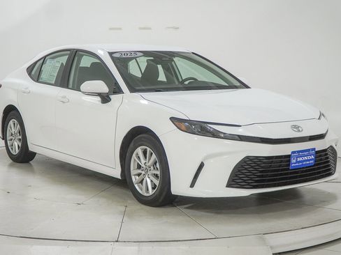 Used 2025 Toyota Camry LE AWD/4WD image 14