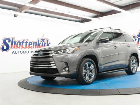 Used 2018 Toyota Highlander Limited Platinum AWD/4WD image 1