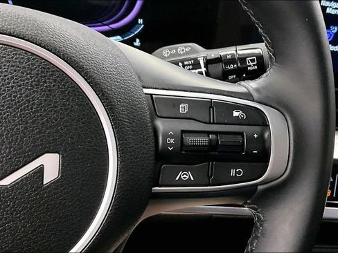 Used 2025 Kia Sportage EX FWD image 25
