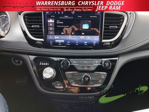 Used 2021 Chrysler Pacifica Touring w/ S Appearance Package image 22