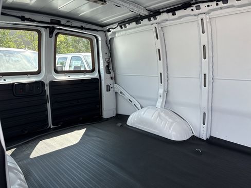 New 2025 Chevrolet Express 3500 w/ Driver Convenience Package RWD image 20