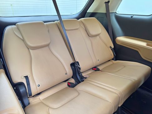 Used 2024 Kia Carnival EX image 38