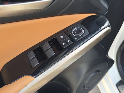 Used 2018 Lexus IS 300 image 19