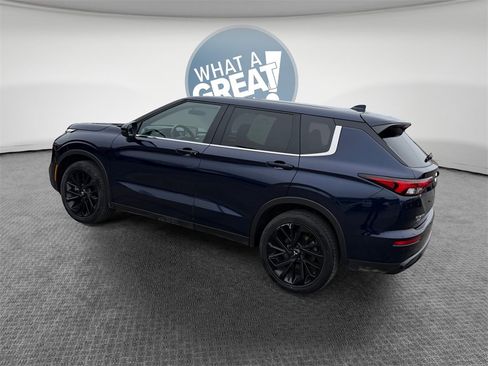 Used 2022 Mitsubishi Outlander SEL Black Edition image 6