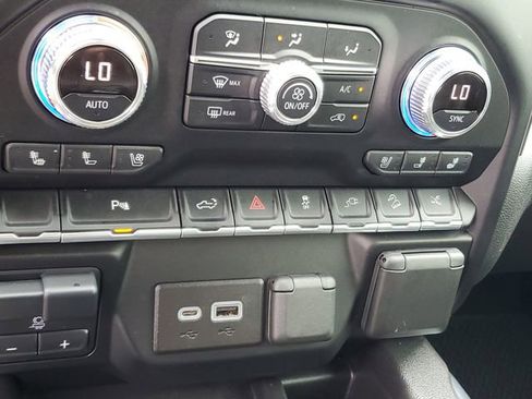 Used 2022 GMC Sierra 1500 Denali w/ Denali Premium Package AWD/4WD image 24