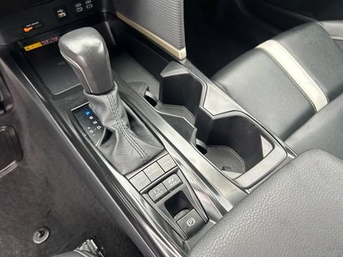 Used 2025 Toyota Camry SE FWD image 27