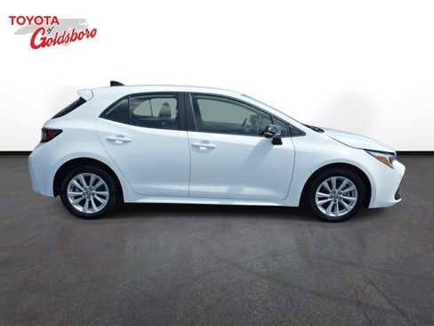 Used 2026 Toyota Corolla SE FWD image 4