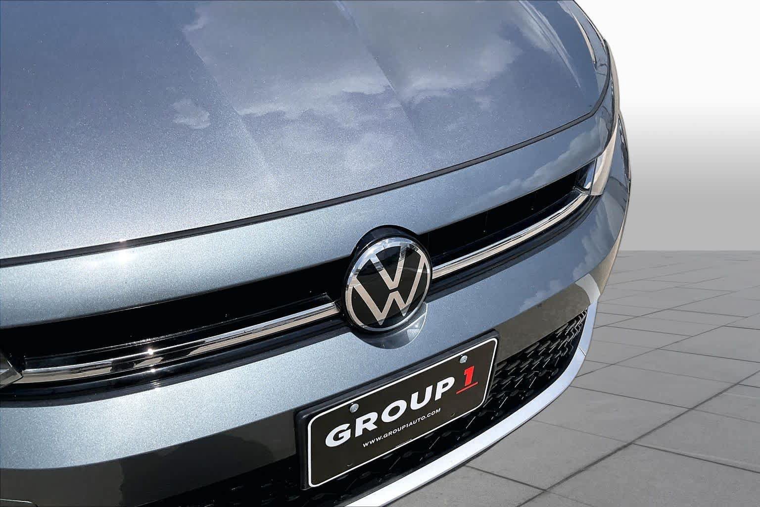 Used 2025 Volkswagen Jetta SE FWD image 30