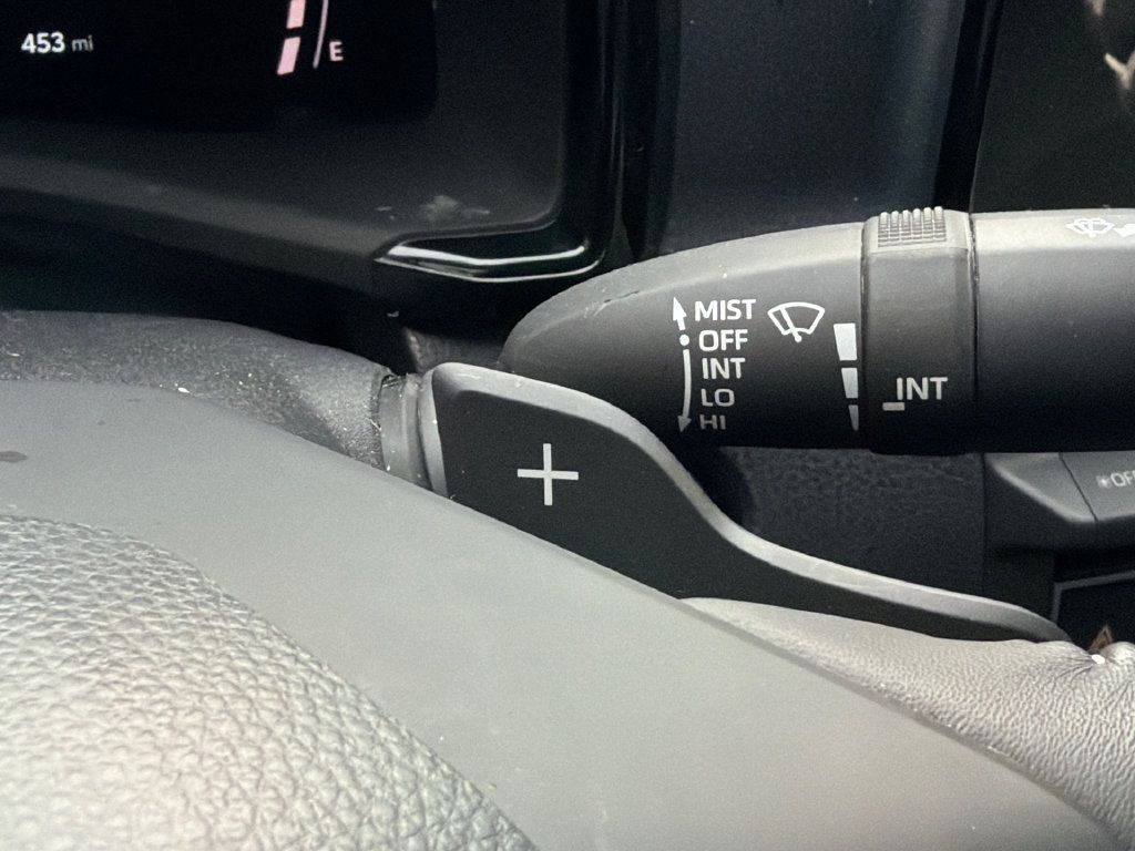 Used 2025 Toyota Camry SE FWD image 31