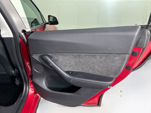 Used 2022 Tesla Model Y Long Range image 28