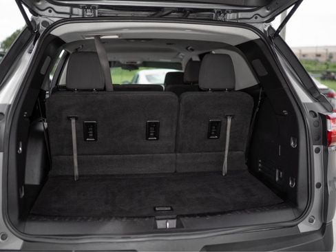 Used 2020 Chevrolet Traverse LS AWD/4WD image 11