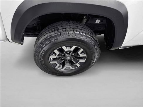Certified 2020 Toyota Tacoma TRD Off-Road w/ TRD Premium Off Road Package AWD/4WD image 9