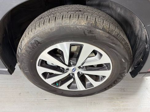 Used 2025 Subaru Outback Premium AWD/4WD image 10