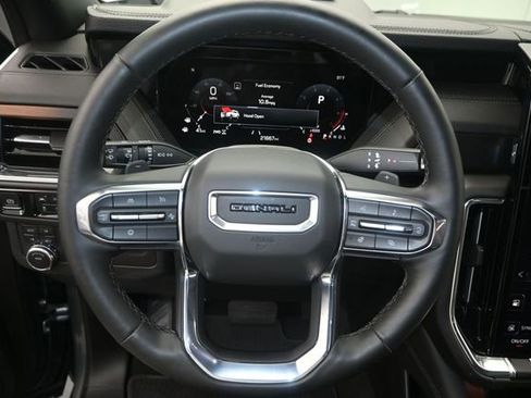 Used 2025 GMC Yukon XL Denali AWD/4WD image 7