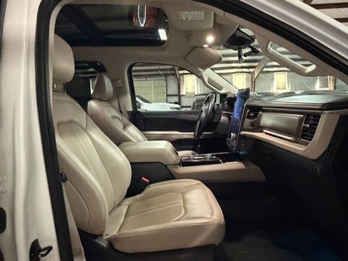 Used 2022 Ford Expedition Max Limited image 14