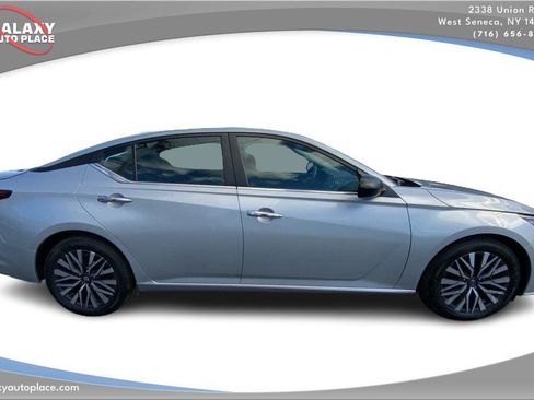 Used 2024 Nissan Altima 2.5 SV image 4