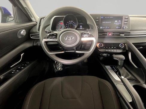 Used 2022 Hyundai Elantra SEL FWD image 8
