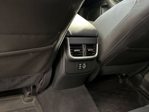 Used 2025 Subaru Outback Premium AWD/4WD image 13