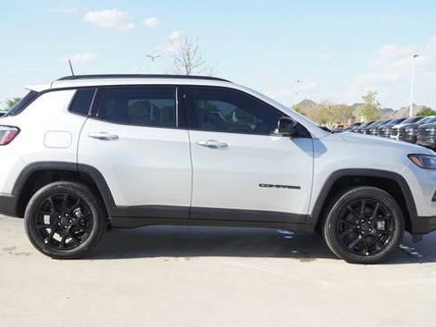 New 2026 Jeep Compass Latitude image 10
