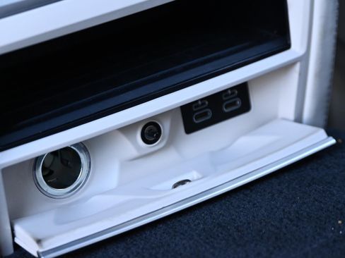 Used 2020 BMW 750i xDrive w/ Executive Package image 29