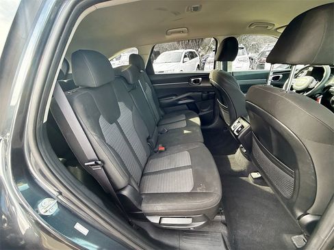 Used 2023 Kia Sorento LX image 29