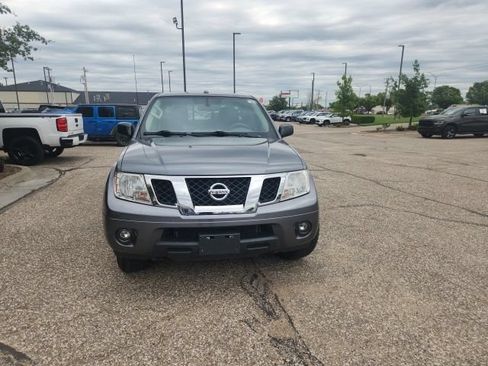 Used 2017 Nissan Frontier SV w/ SV Value Truck Package AWD/4WD image 4