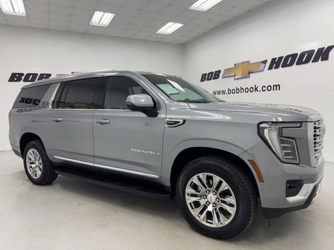 Used 2025 GMC Yukon XL Denali AWD/4WD image 3