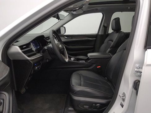 Used 2022 Jeep Grand Cherokee Limited 4xe w/ Luxury Tech Group II image 17