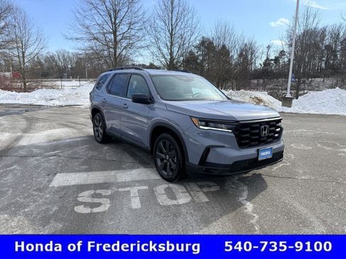 Used 2025 Honda Pilot Sport image 8