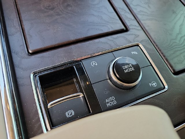 Used 2018 Lincoln Navigator Select w/ Technology Package RWD image 27