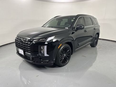 Used 2024 Hyundai Palisade Calligraphy image 2