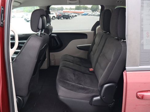 Used 2017 Dodge Grand Caravan SE FWD image 5
