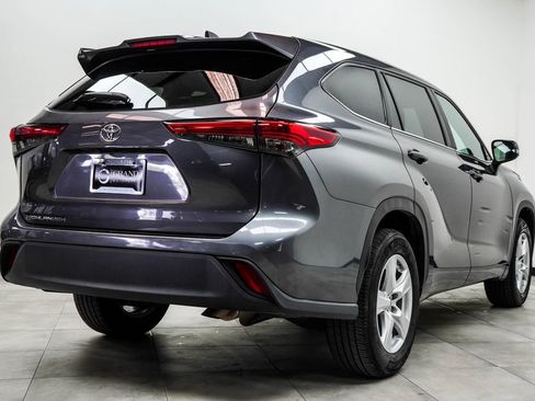 Used 2023 Toyota Highlander L FWD image 12