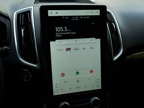 Used 2024 Ford Edge Titanium image 32