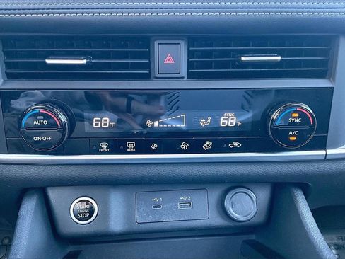 Used 2023 Nissan Rogue SV image 31