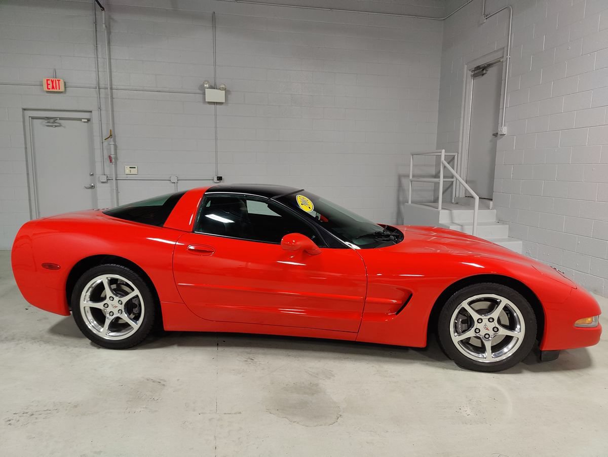 Used 2003 Chevrolet Corvette Coupe w/ Preferred Equipment Group RWD image 6