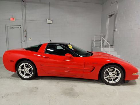 Used 2003 Chevrolet Corvette Coupe w/ Preferred Equipment Group RWD image 6