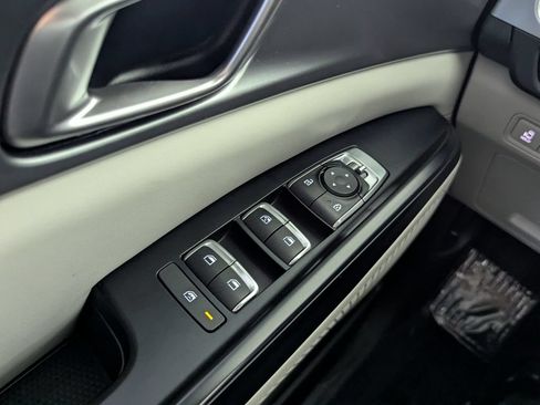 Used 2022 Kia Carnival LX FWD image 15