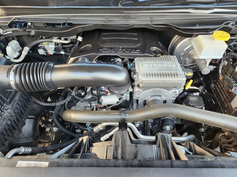 Used 2024 RAM 1500 Laramie AWD/4WD image 32