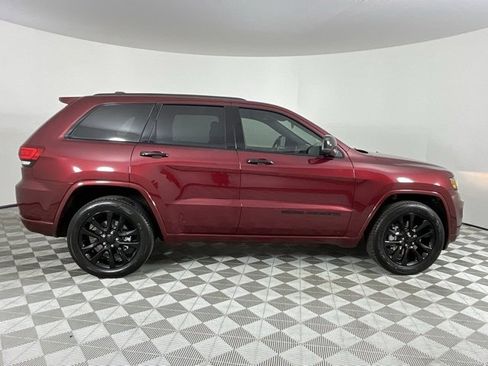 Used 2021 Jeep Grand Cherokee Laredo X image 4