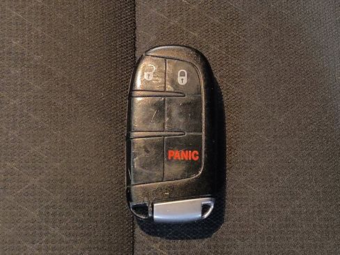 Used 2019 Jeep Grand Cherokee Laredo image 32