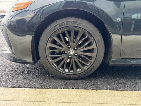 Used 2018 Toyota Camry L image 8