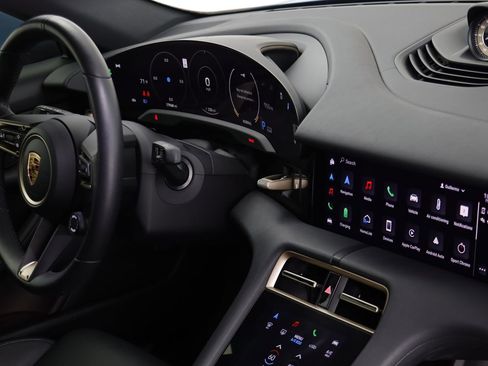 Used 2023 Porsche Taycan image 32