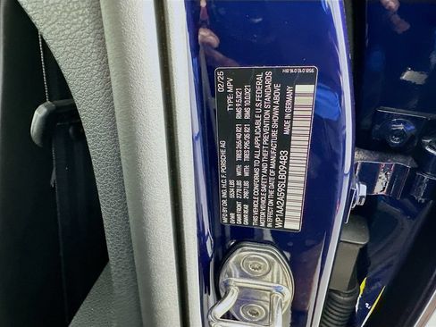 Certified 2025 Porsche Macan AWD/4WD image 36