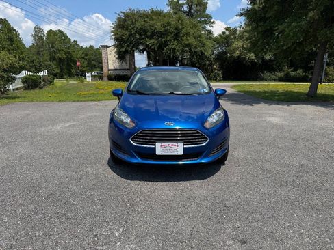 Used 2018 Ford Fiesta SE FWD image 2