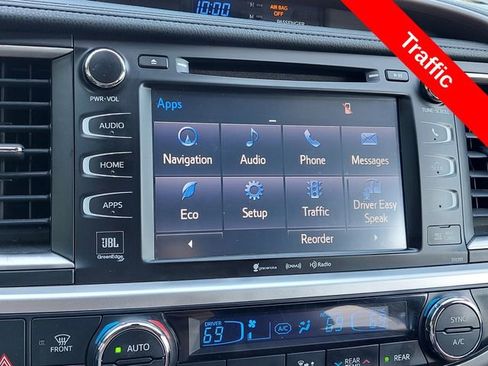 Used 2018 Toyota Highlander Limited AWD/4WD image 32