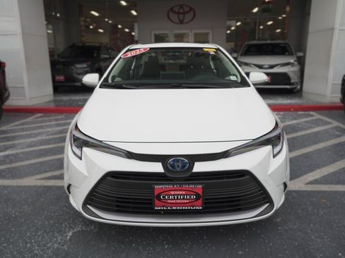 Certified 2025 Toyota Corolla XLE image 7