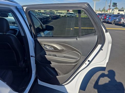 Used 2018 GMC Terrain SLT AWD/4WD image 16